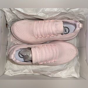 APL Women's Techloom Breeze size 7 in Pink Linen. like new in box!